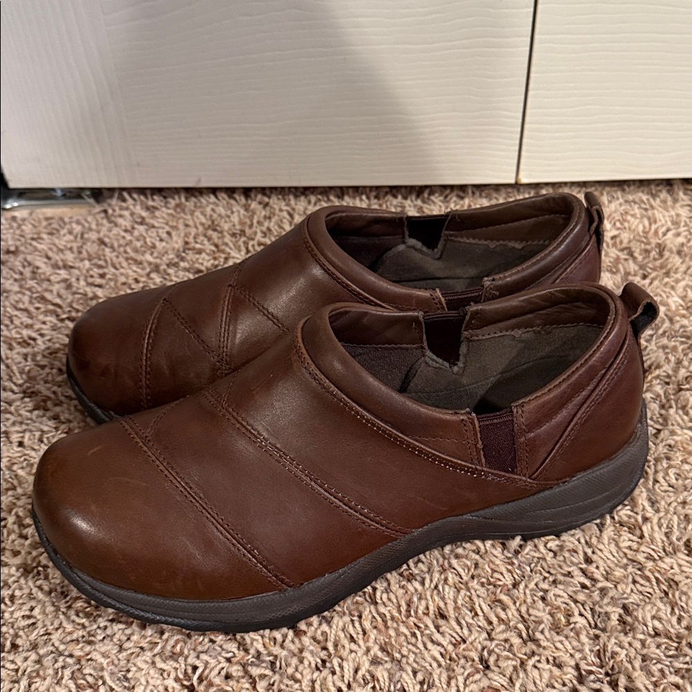 LL Bean Leather Clogs Mules Loafers Brown SZ 11 Wide Gently Used.
